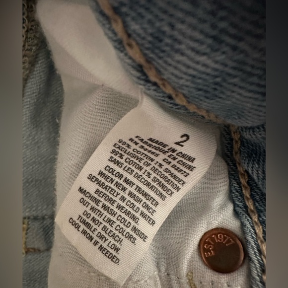 American eagle light wash distressed shorts. Size 2 - Picture 4 of 4